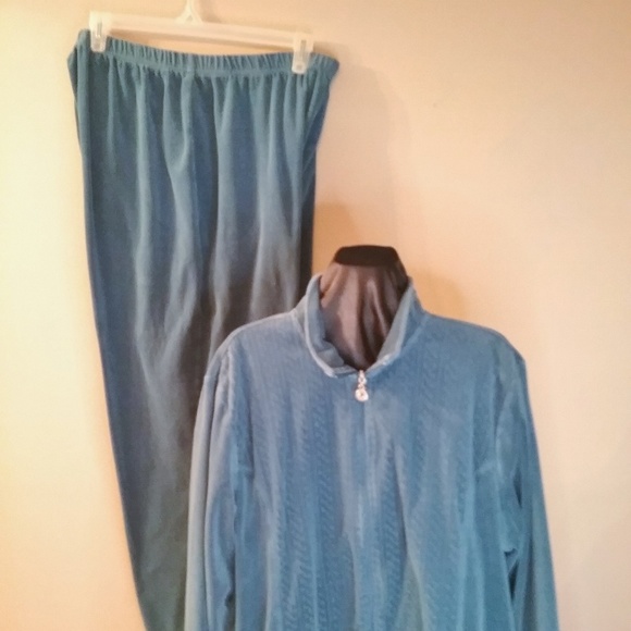 Cappagallo velour suit - Picture 2 of 9